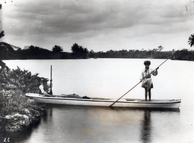 Seminole-Indianer in einem Kanu von American Photographer